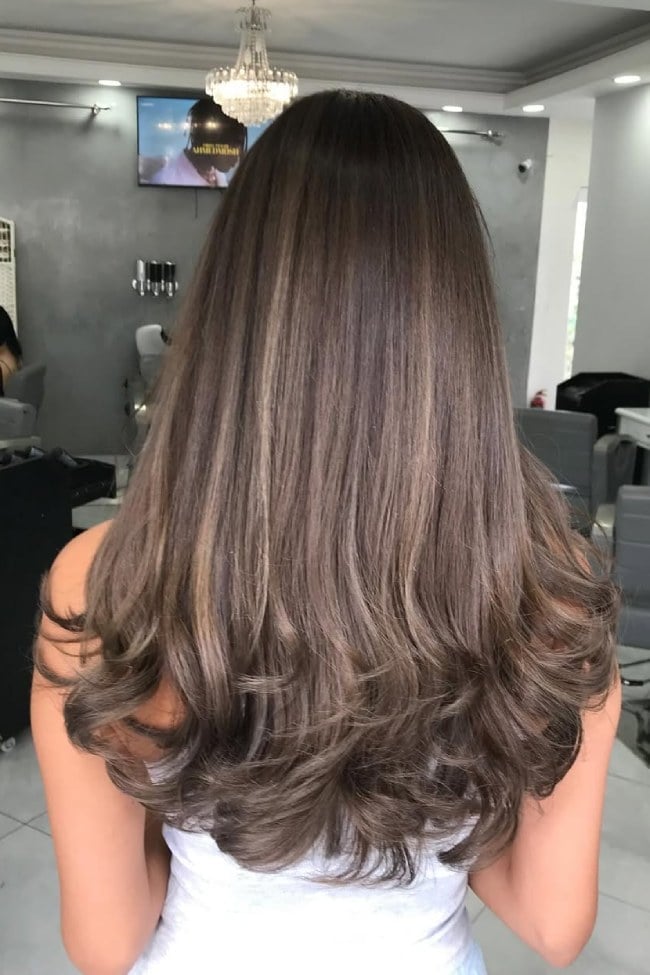Mid-Back Mushroom Brown Balayage With Cool Tones Mid-Back Mushroom Brown Balayage With Cool Tones — Classy Mushroom Brown Hair