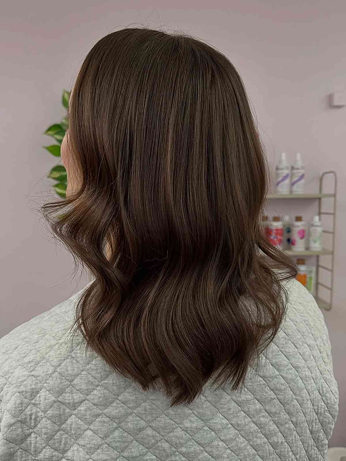 Collarbone Mushroom Brown With Subtle Highlights Collarbone Mushroom Brown With Subtle Highlights — Classy Mushroom Brown Hair