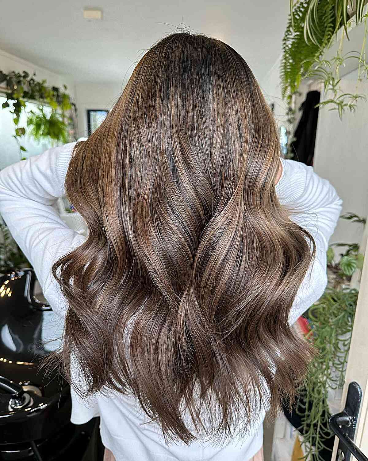 Face-Framing Mushroom Brown Balayage With Soft Waves Face-Framing Mushroom Brown Balayage With Soft Waves — Classy Mushroom Brown Hair