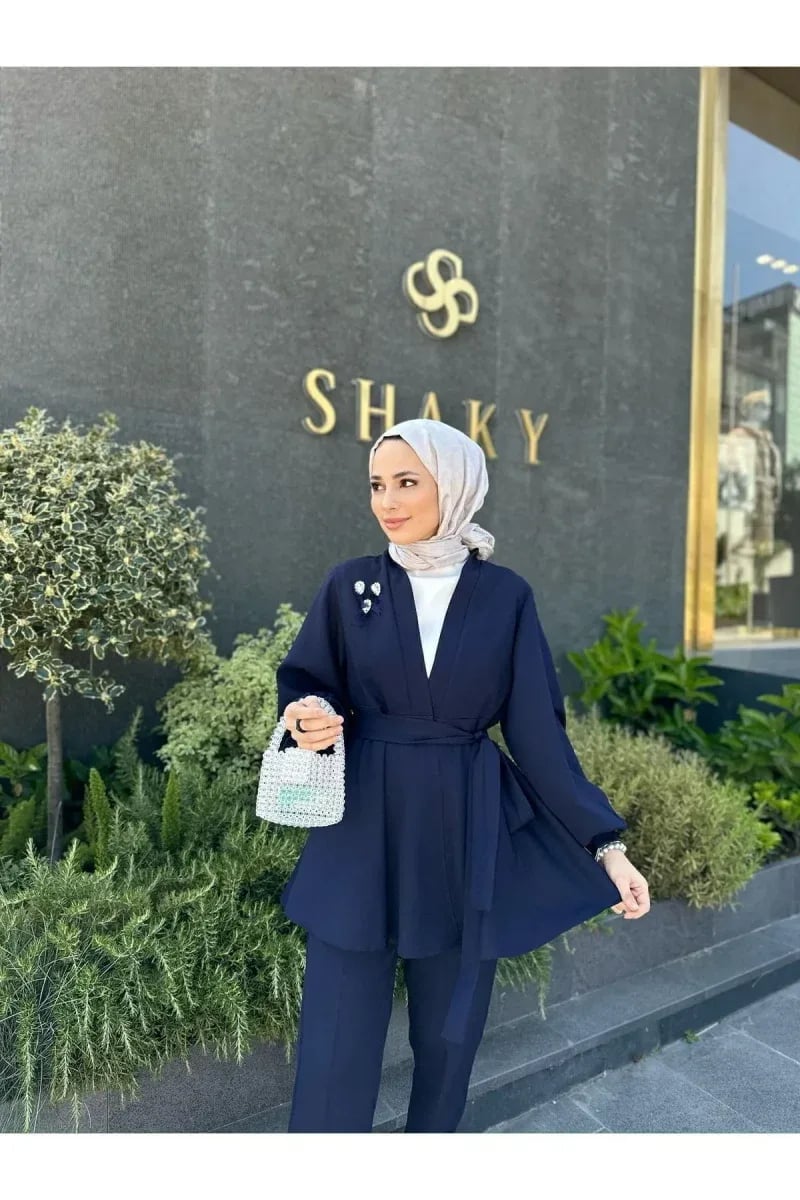 Navy Straight-Leg Trousers with a Belted Tunic and Pointed Toe Heels — Classy Navy Pants Outfits