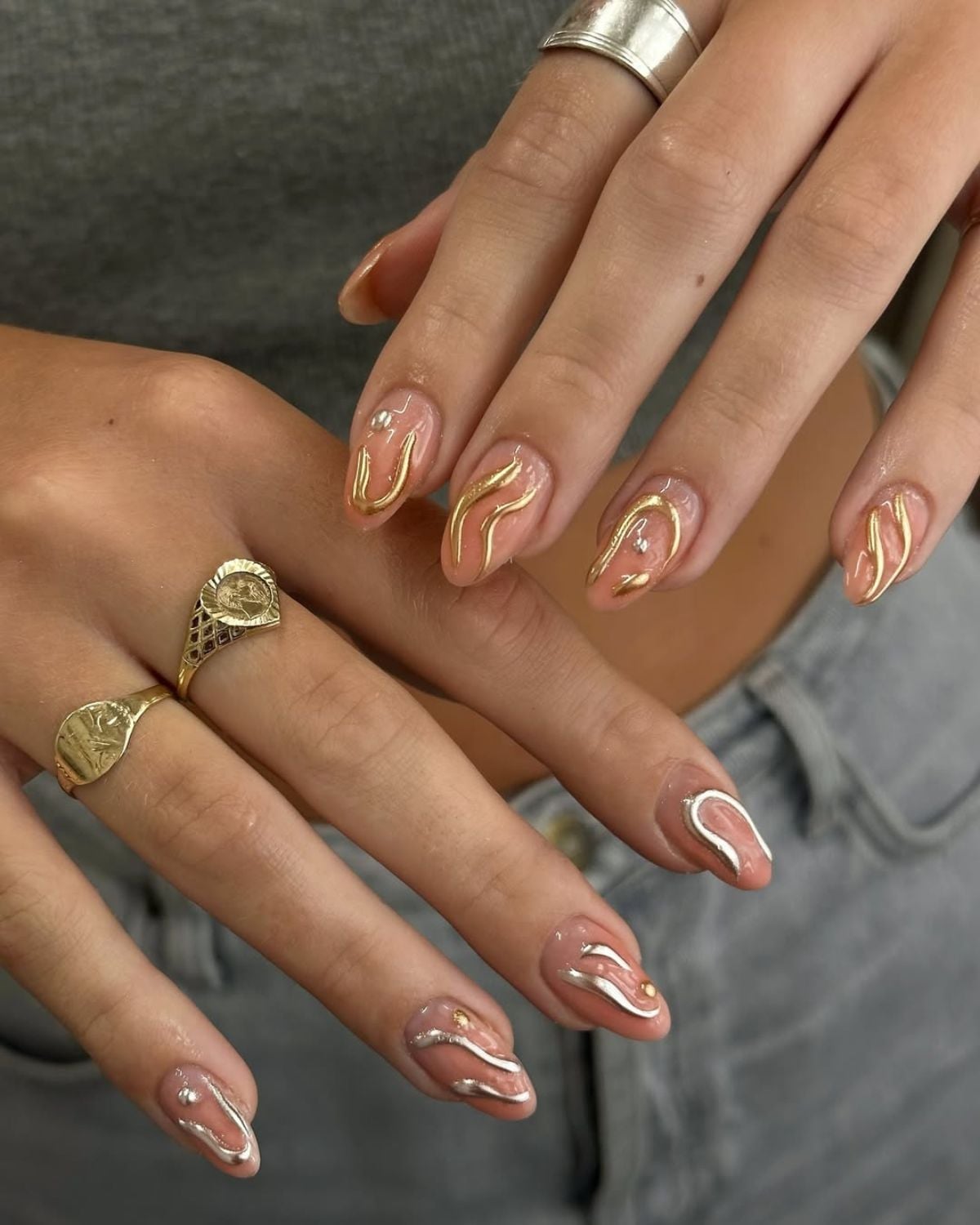 Medium Almond Abstract Metallic Lines Pearls Medium Almond Abstract Metallic Lines Pearls — Classy Neutral Nails