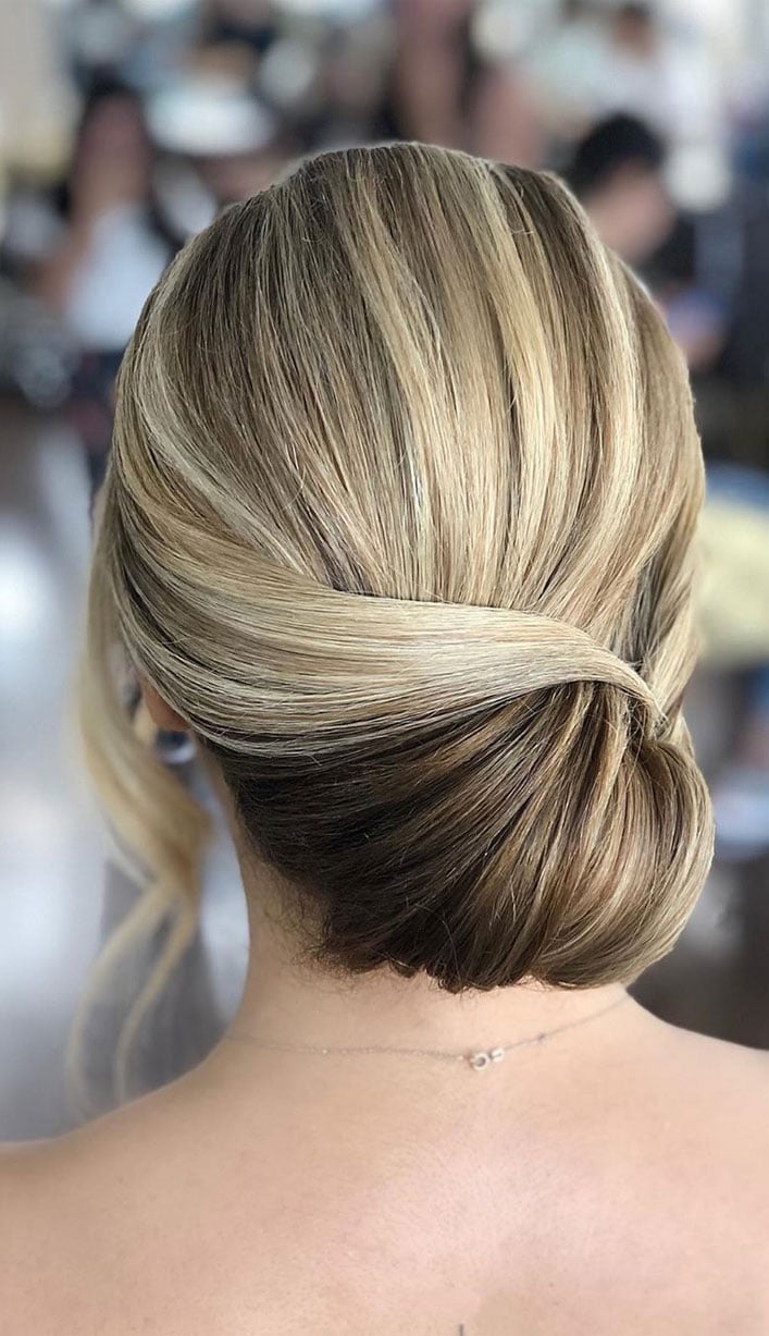 Collarbone Blonde Low Bun With Twisted Detail Collarbone Blonde Low Bun With Twisted Detail — Classy New Hairstyles