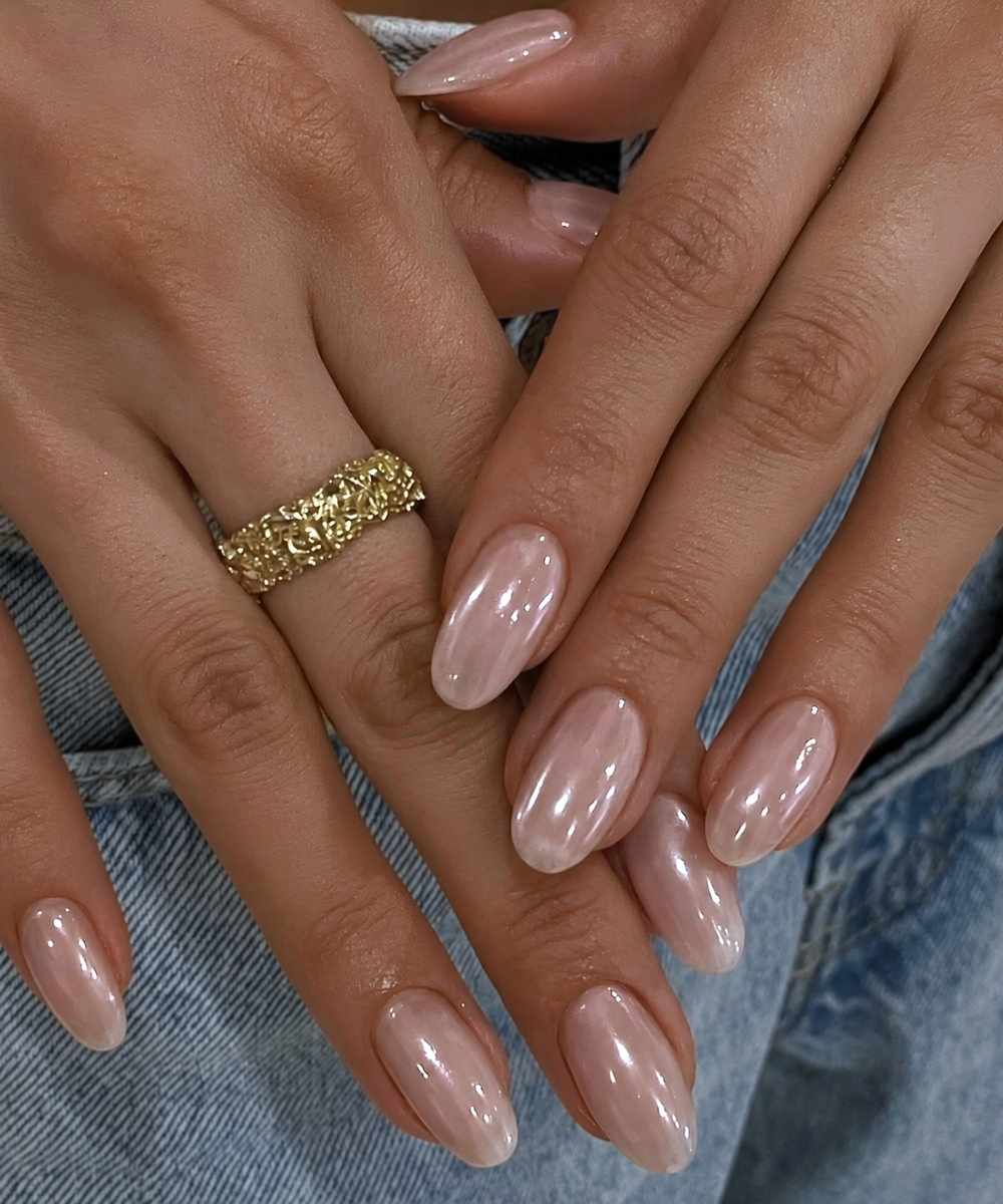 Sheer Nude Pink Undertone Chrome Oval Nails Sheer Nude Pink Undertone Chrome Oval Nails — Classy Nude Chrome Nails