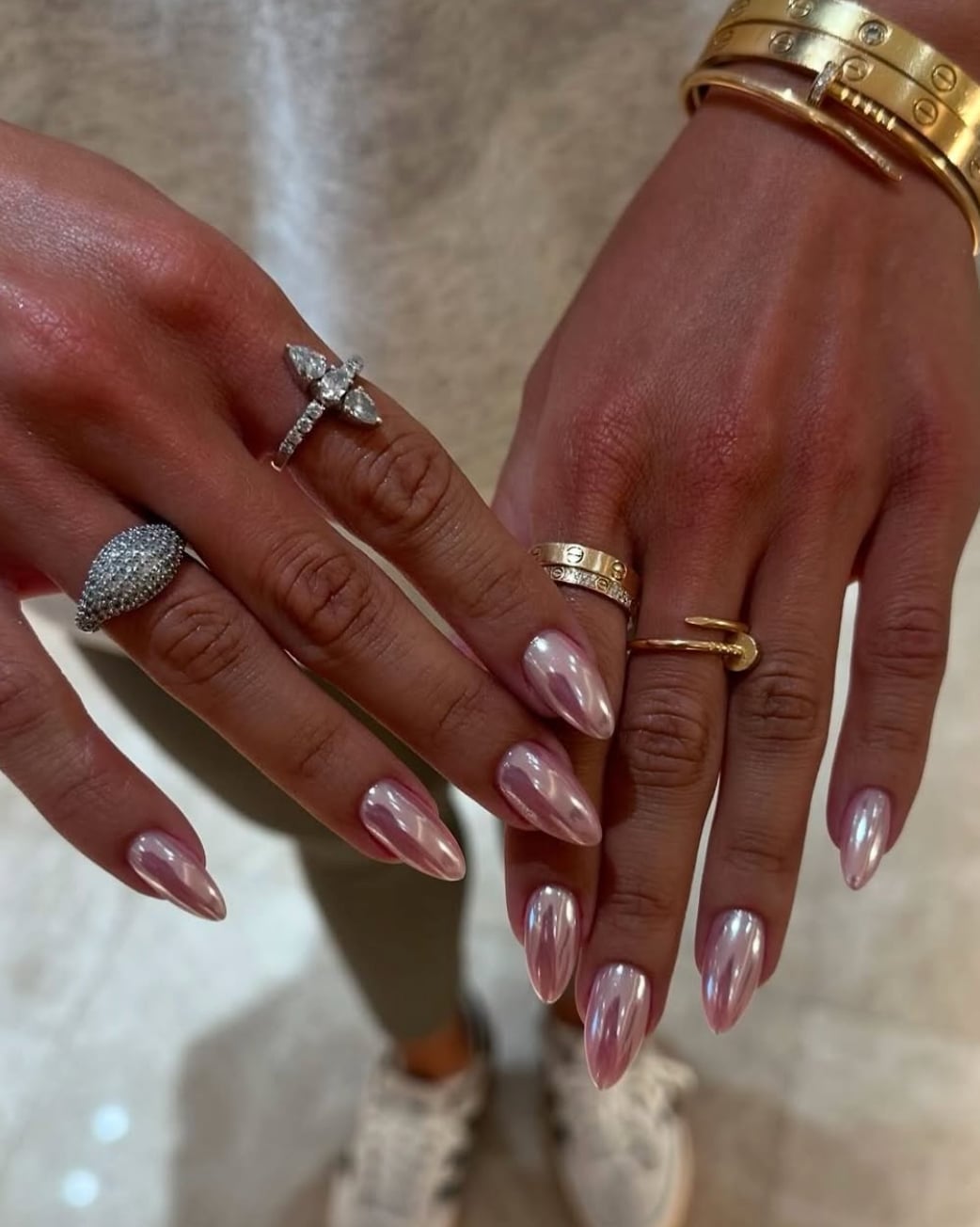 Luminous Pinky Nude Mirror Chrome Almond Nails Luminous Pinky Nude Mirror Chrome Almond Nails — Classy Nude Chrome Nails