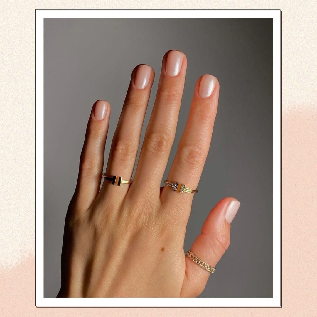 Sheer Nude Subtle Chrome Shimmer Short Almond Nails Sheer Nude Subtle Chrome Shimmer Short Almond Nails — Classy Nude Chrome Nails