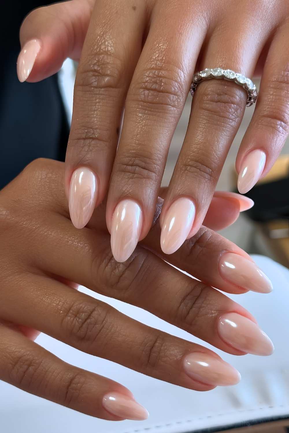 Pale Peach Nude High-Shine Chrome Medium Almond Nails Pale Peach Nude High-Shine Chrome Medium Almond Nails — Classy Nude Chrome Nails