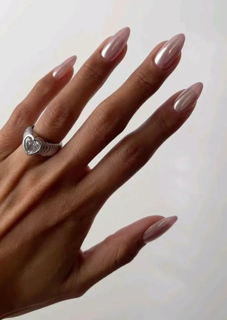 High-Shine Pinky Nude Chrome Medium Almond Nails High-Shine Pinky Nude Chrome Medium Almond Nails — Classy Nude Chrome Nails