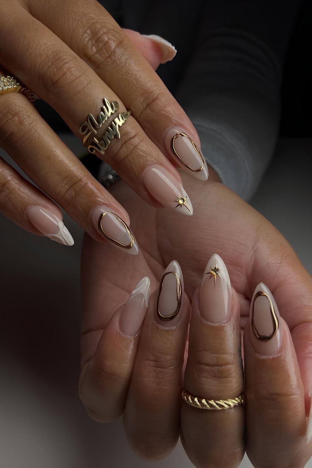 Nude Glossy Almond Nails with Gold Oval Outline Nude Glossy Almond Nails with Gold Oval Outline — Classy Nude Chrome Nails