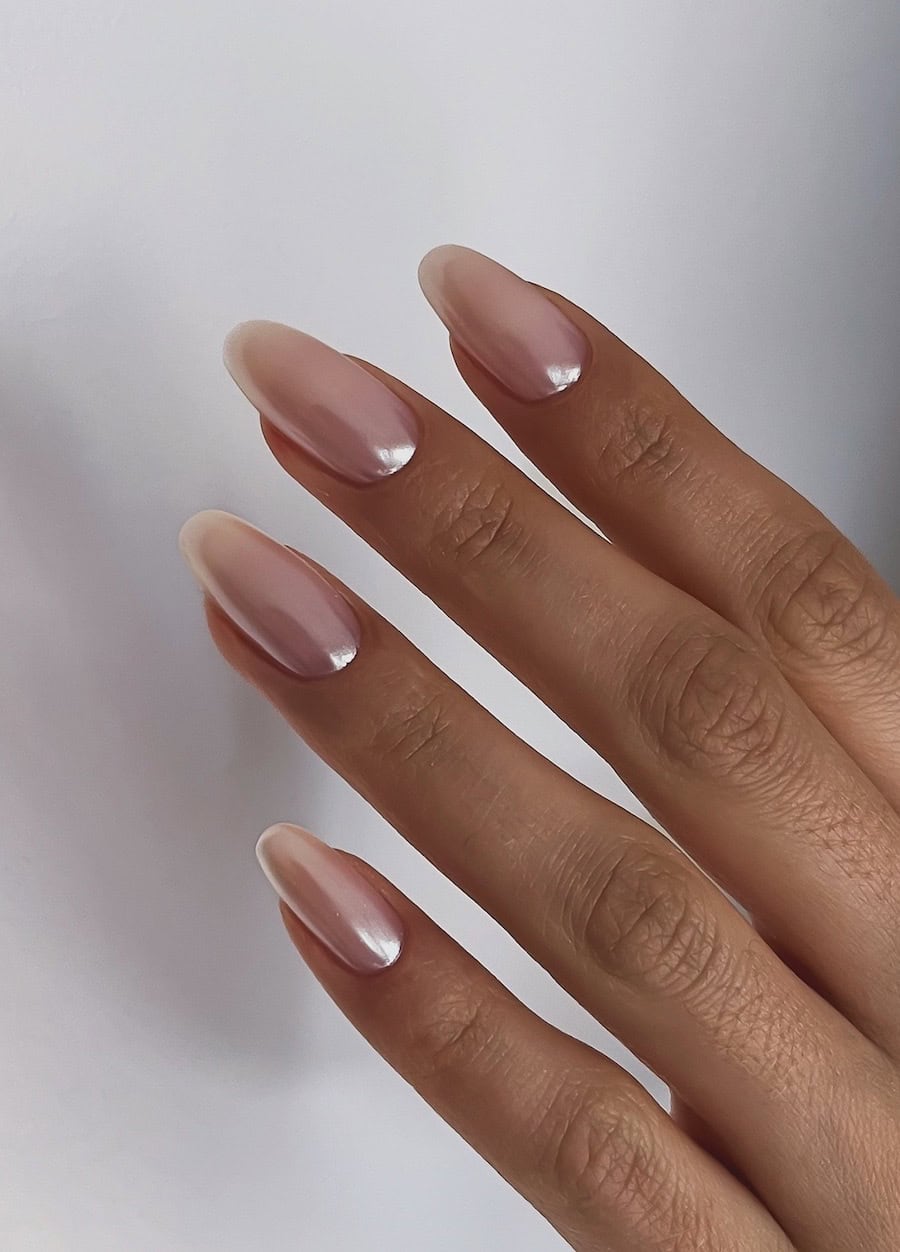 Nude Pearlescent Chrome Almond Nails with French Tip Nude Pearlescent Chrome Almond Nails with French Tip — Classy Nude Chrome Nails