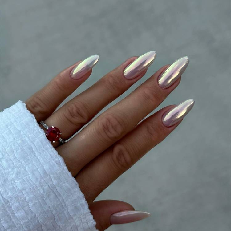 Ethereal Iridescent Chrome Almond Nails Ethereal Iridescent Chrome Almond Nails — Classy Nude Chrome Nails