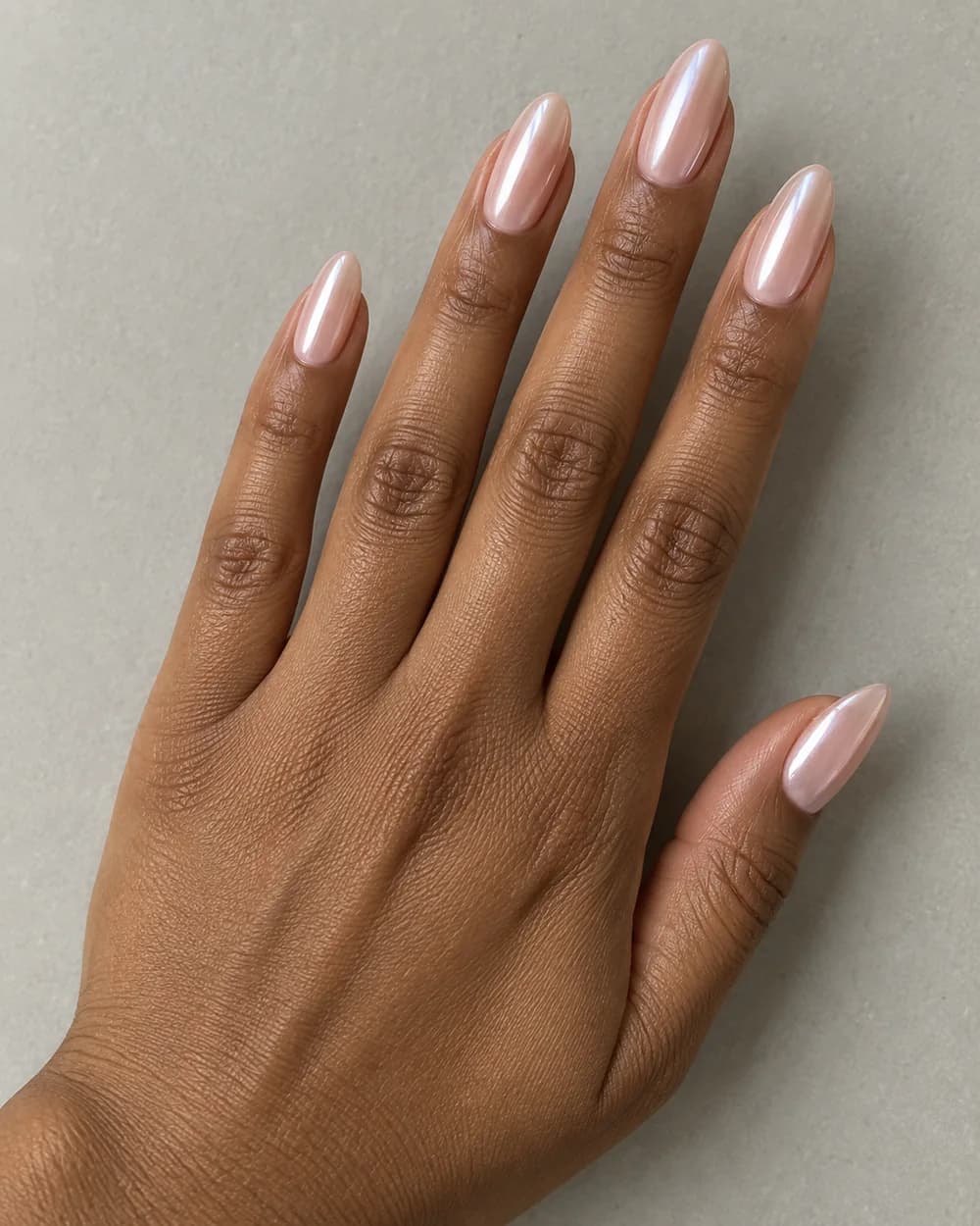Soft Pearly Pink Nude Chrome Almond Nails Soft Pearly Pink Nude Chrome Almond Nails — Classy Nude Chrome Nails