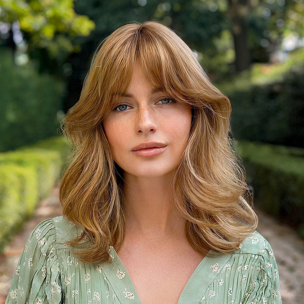 Honey Blonde Lob With Voluminous Curtain Bangs — Classy Old Money Haircuts