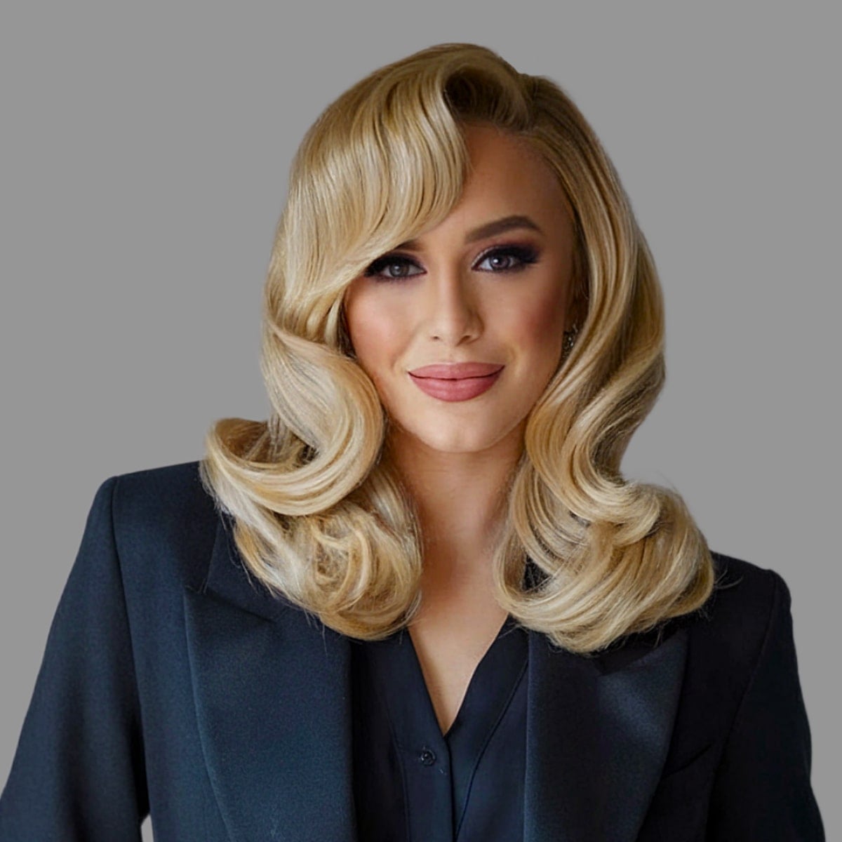 Ash Blonde Chin Bob With Soft Waves and Featuring A Side Parting — Classy Old Money Haircuts