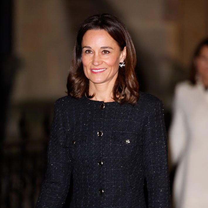 Brunette Collarbone Bob With Side Curtain Bangs and Loose Waves — Classy Old Money Haircuts