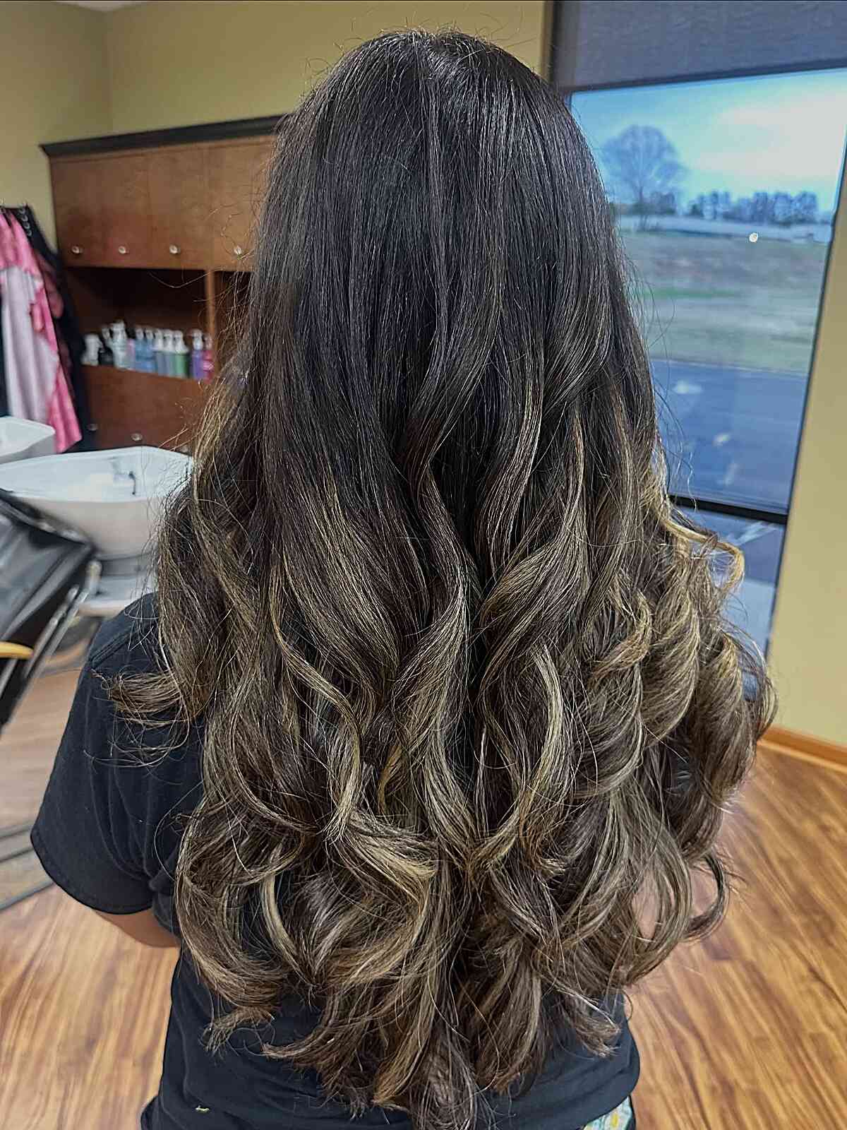 Mid-Back Dark Brown Caramel Ombré Curls Mid-Back Dark Brown Caramel Ombré Curls — Classy Ombré Hair
