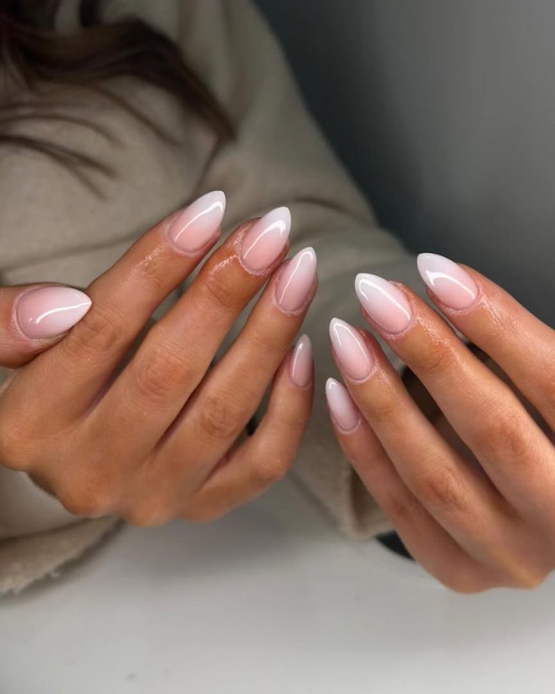 Medium Almond Smooth Gradient Ombre Nails Medium Almond Smooth Gradient Ombre Nails — Classy Ombré Nails