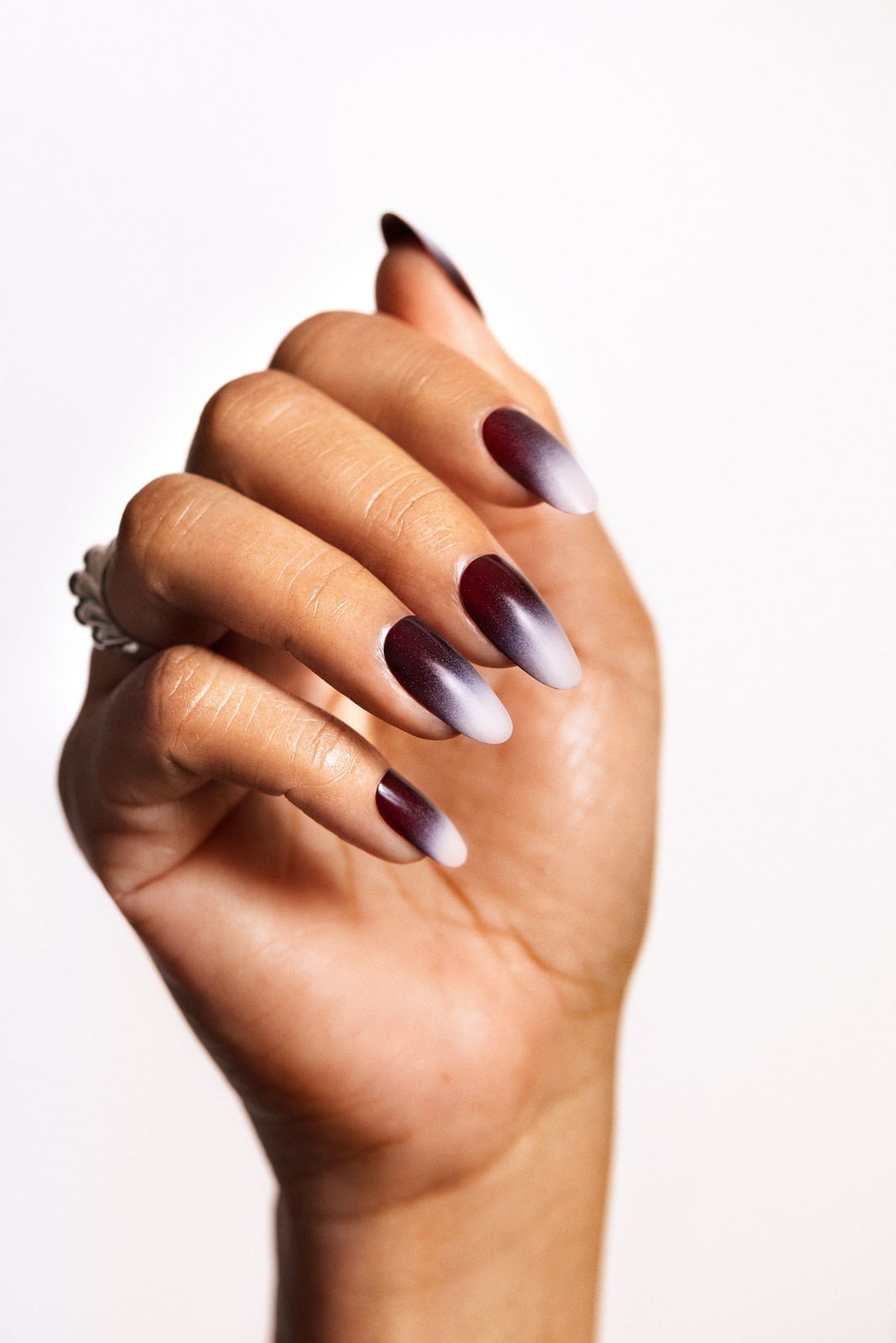 Medium Oval Iridescent Color Shift Ombre Nails Medium Oval Iridescent Color Shift Ombre Nails — Classy Ombré Nails