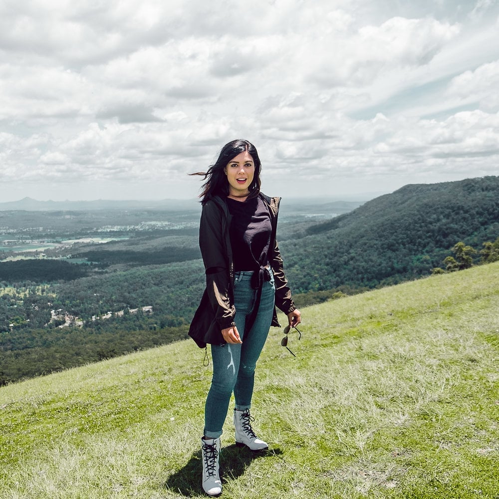 Black Jacket and Jeans for Outdoor Exploration Black Jacket and Jeans for Outdoor Exploration — Classy Outdoor Outfit