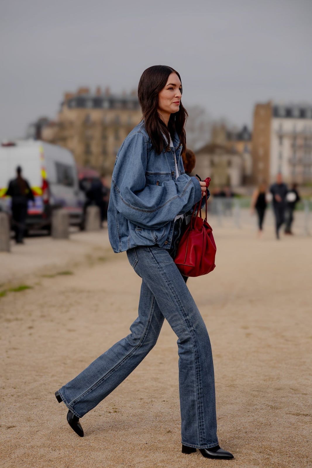 Oversized Denim Jacket with White Tee and Blue Jeans Oversized Denim Jacket with White Tee and Blue Jeans — Classy Outdoor Outfit
