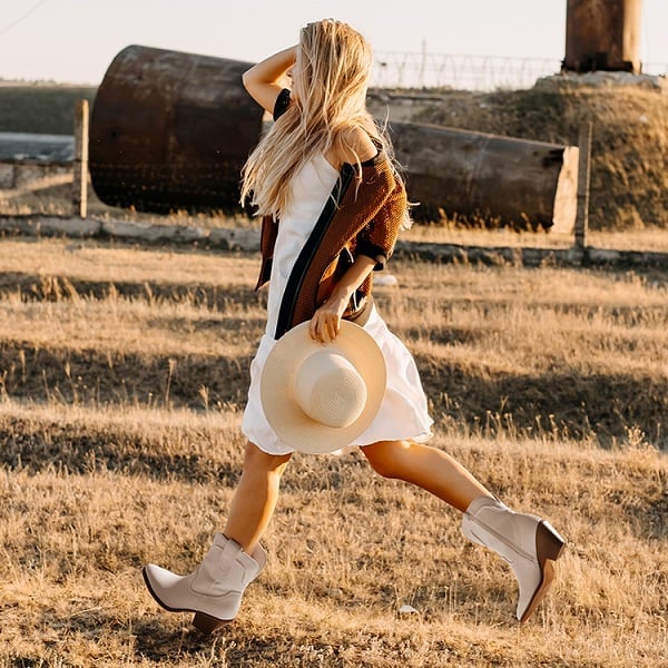 Mini Dress With Knit Cardigan And Beige Cowboy Boots Mini Dress With Knit Cardigan And Beige Cowboy Boots — Classy Outfits with Cowboy Boots
