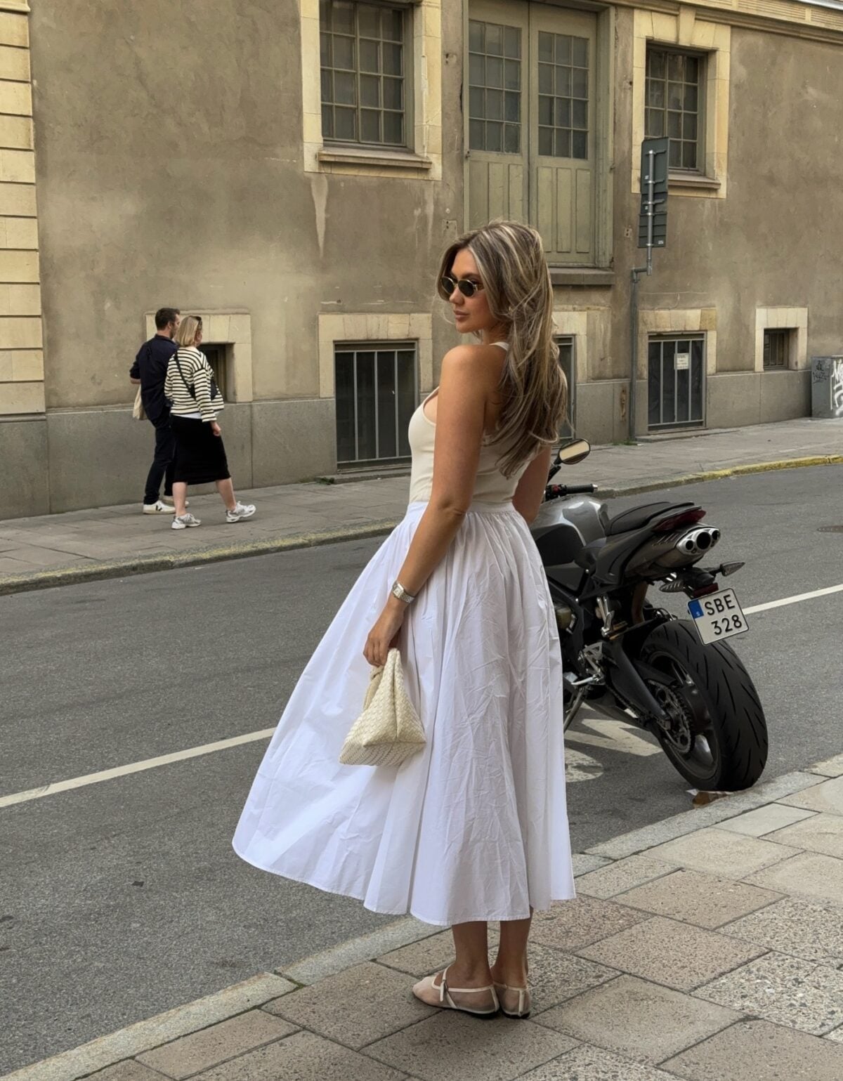 Light Pink Pointed-Toe Flats with a Flowing White Midi Skirt Light Pink Pointed-Toe Flats with a Flowing White Midi Skirt — Classy Outfits with Flats