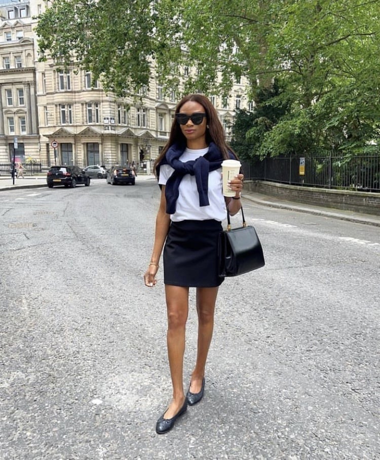 Black Ballet Flats with a Navy Blazer and Straight-Leg, Close-Up Take Black Ballet Flats with a Navy Blazer and Straight-Leg, Close-Up Take — Classy Outfits with Flats