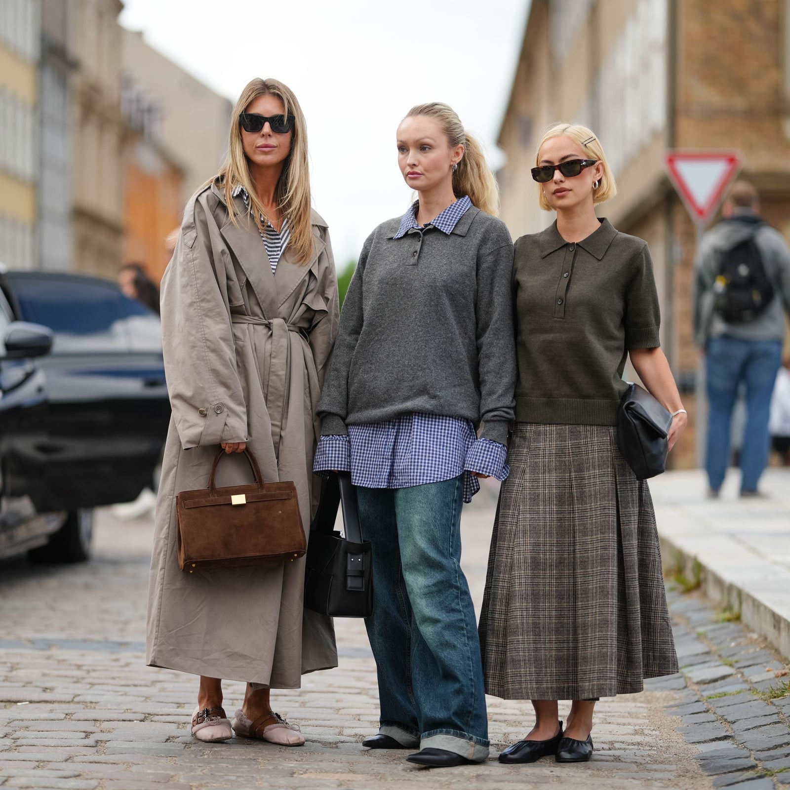 Black Loafers with a Trench Coat and Straight-Leg, Office-Safe Version Black Loafers with a Trench Coat and Straight-Leg, Office-Safe Version — Classy Outfits with Flats