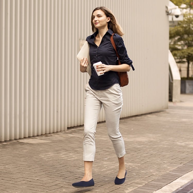 Navy Pointed-Toe Flats with Cropped Trousers for Work, Close-Up Take Navy Pointed-Toe Flats with Cropped Trousers for Work, Close-Up Take — Classy Outfits with Flats