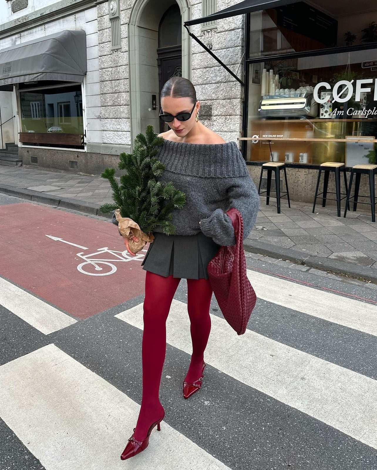 Vibrant Red Tights with Gray Sweater and Pleated Skirt Vibrant Red Tights with Gray Sweater and Pleated Skirt — Classy Outfits with Tights