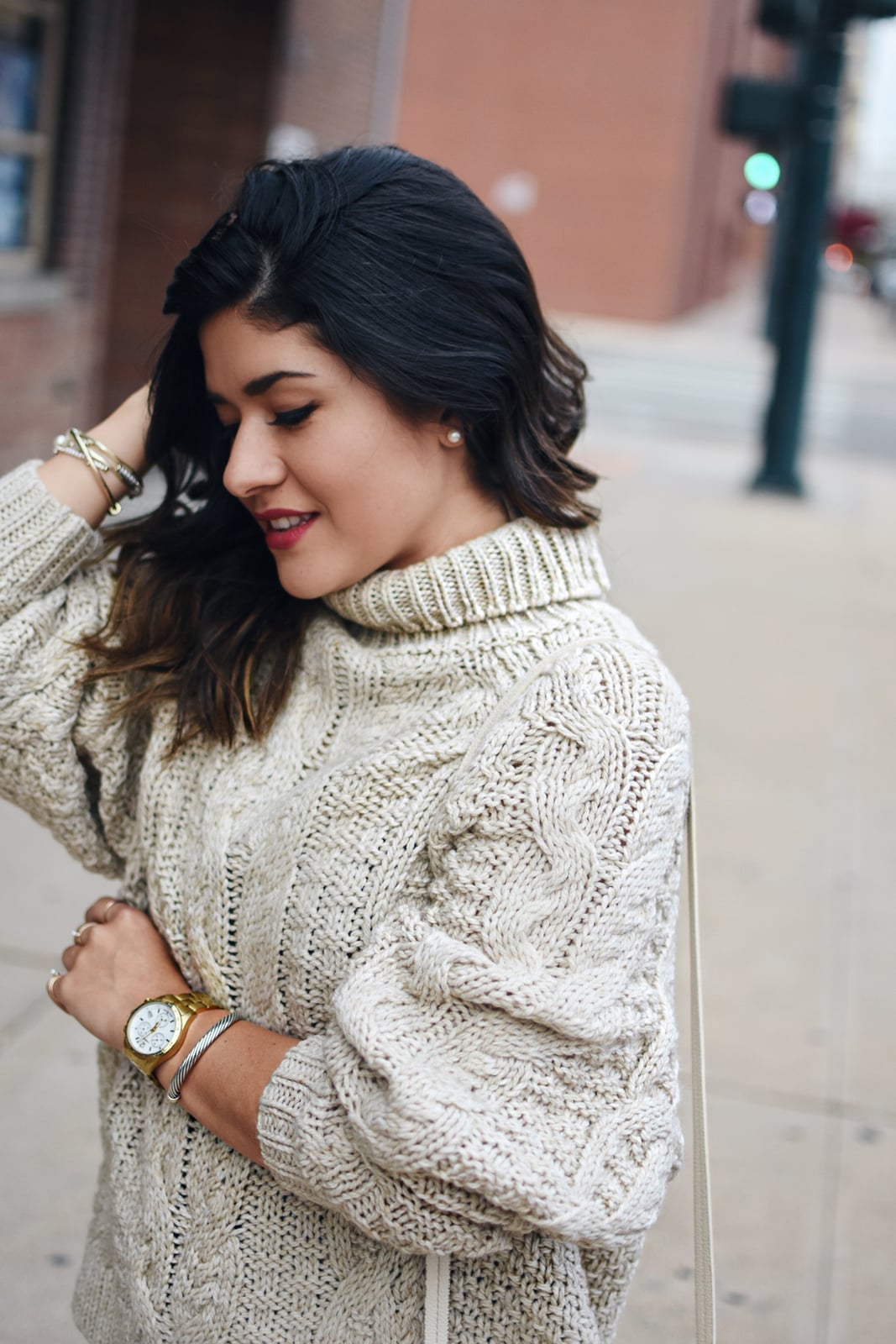 Cream Turtleneck Sweater with Pearl Earrings Cream Turtleneck Sweater with Pearl Earrings — Classy Pearl Outfits