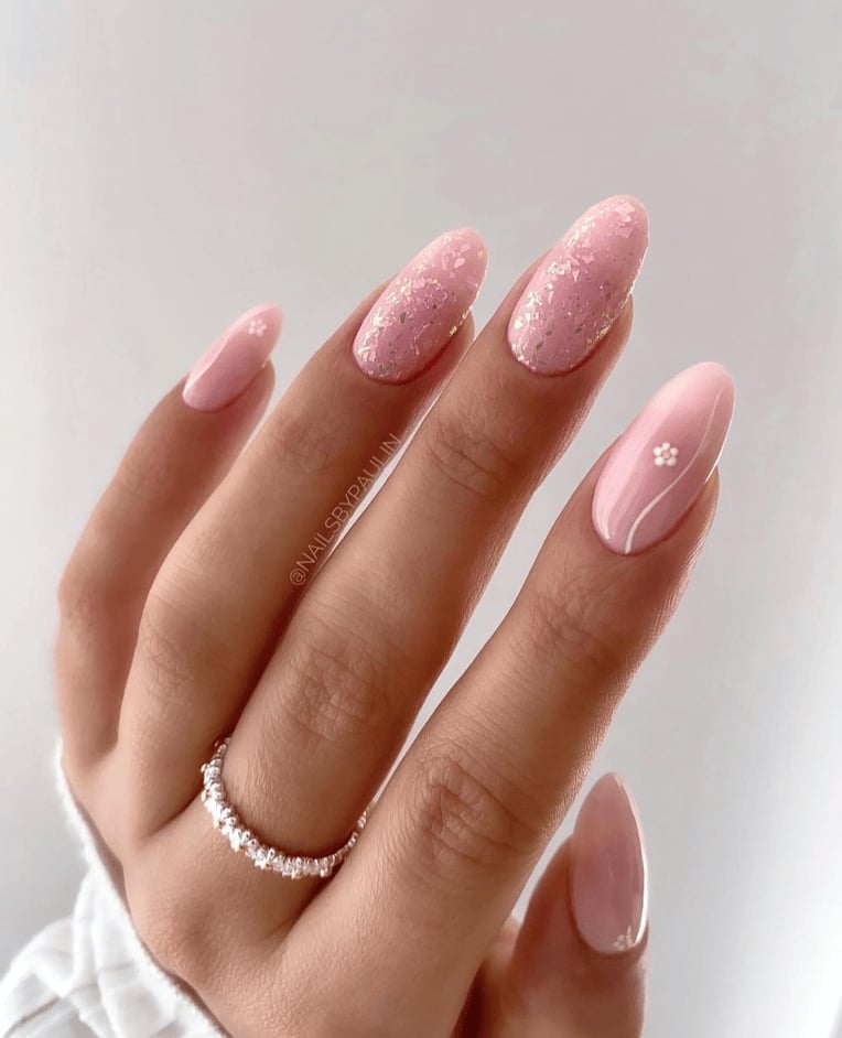 Soft Pink Almond Nails with Glitter Flowers and Line, миндаль — Classy Pink Almond Nails