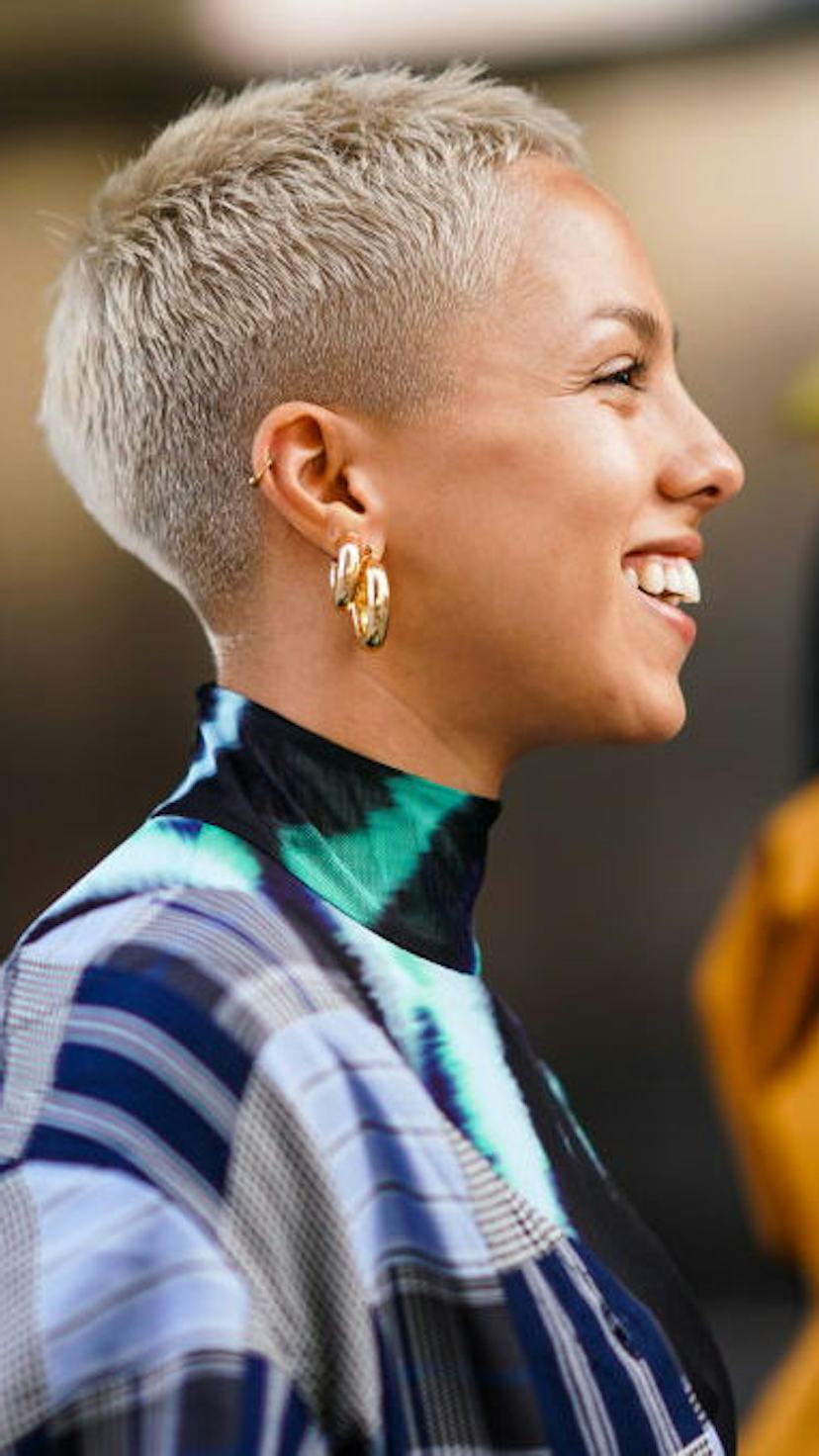 Platinum Blonde Pixie With Undercut Platinum Blonde Pixie With Undercut — Classy Pixie Haircuts