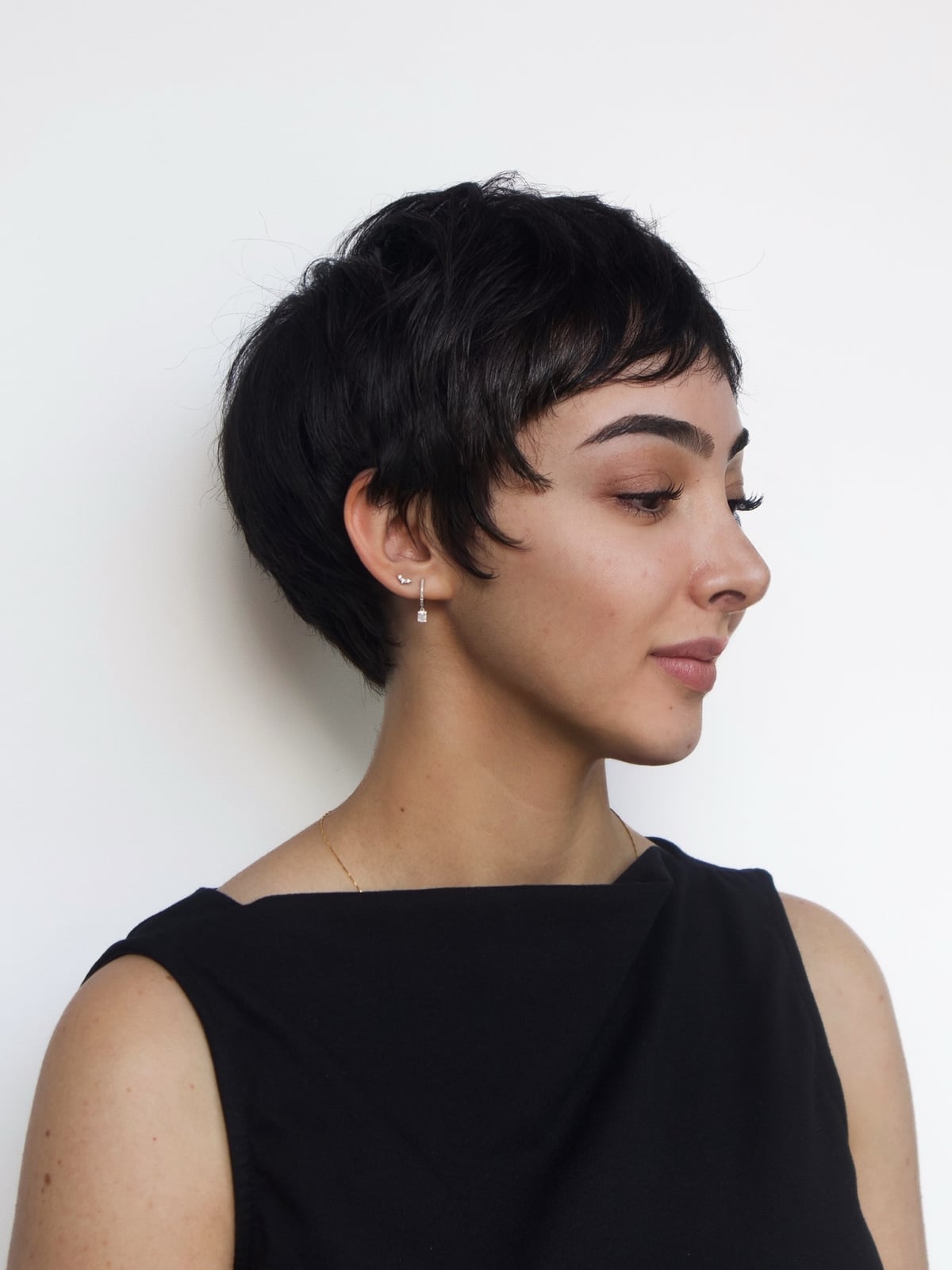 Textured Brown Pixie With Highlights Textured Brown Pixie With Highlights — Classy Pixie Haircuts