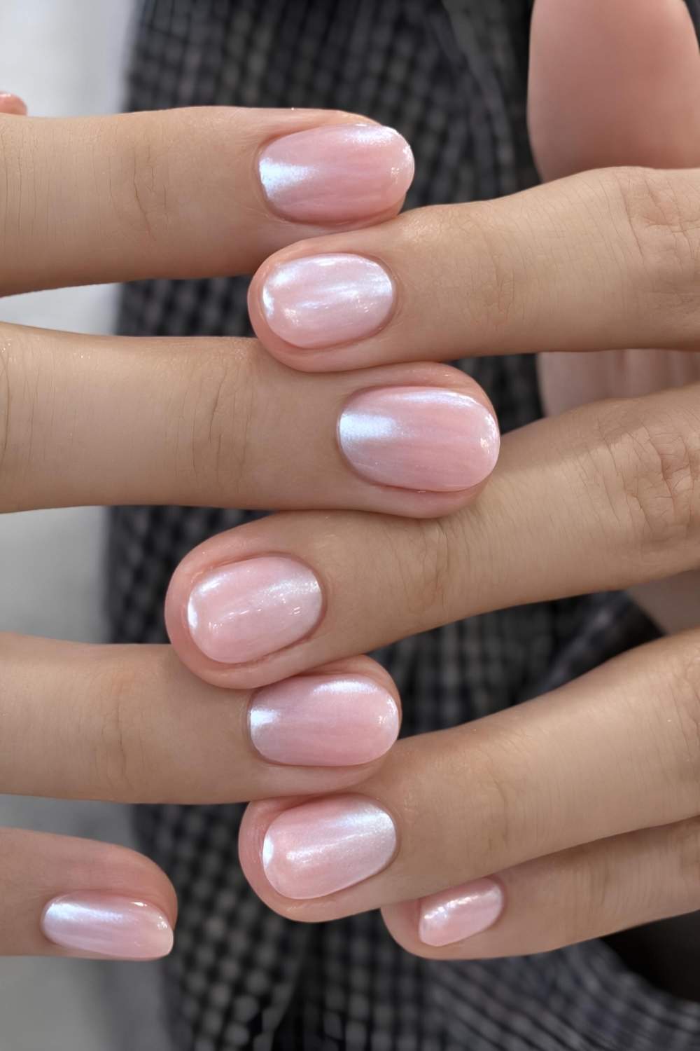 Pearlescent Shimmer Glossy Short Oval Nails Pearlescent Shimmer Glossy Short Oval Nails — Classy Plain Nails