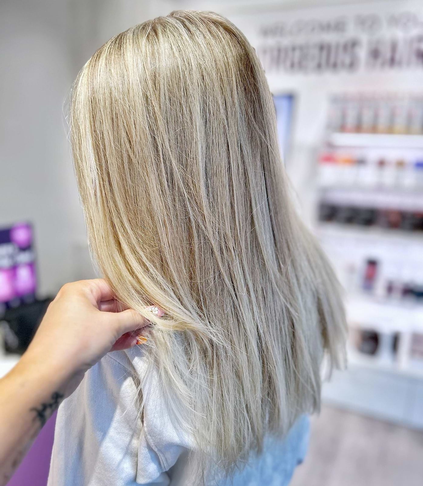 Mid-Back Straight Fine Hair With Seamless Platinum Highlights — Classy Platinum Highlights
