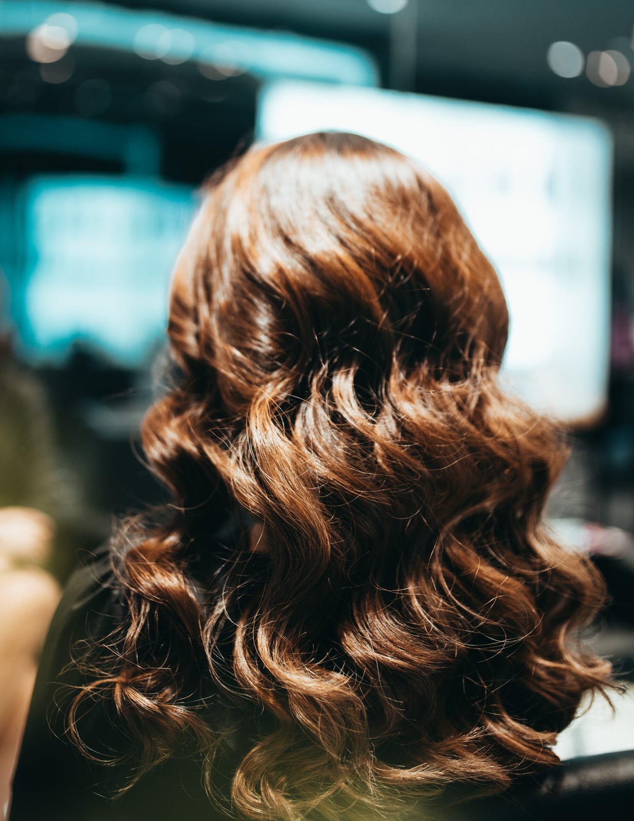 Collarbone Medium Brown Glossy Waves Collarbone Medium Brown Glossy Waves — Classy Professional Hairstyles