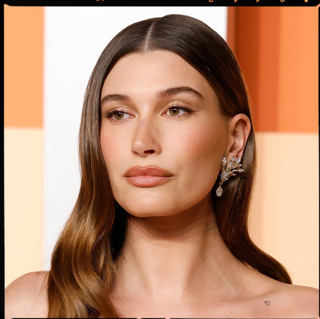 Mid-Back Glossy Waves With Subtle Highlights Mid-Back Glossy Waves With Subtle Highlights — Classy Professional Hairstyles
