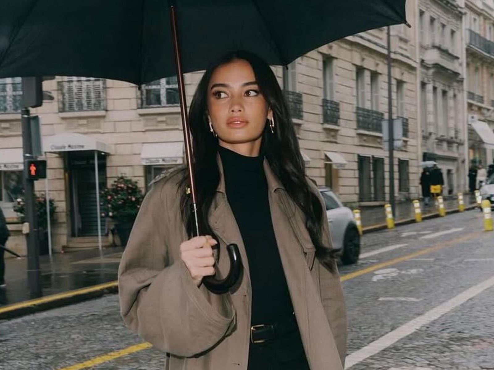 Mid-Back Loose Waves With Curtain Bangs Mid-Back Loose Waves With Curtain Bangs — Classy Rainy Days Hairstyles