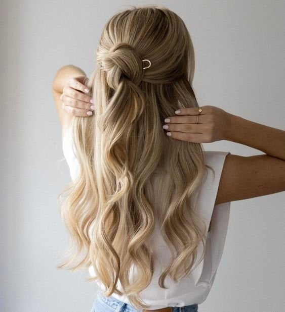 Chin-Length Sleek Ash Blonde Low Bun Chin-Length Sleek Ash Blonde Low Bun — Classy Rainy Days Hairstyles