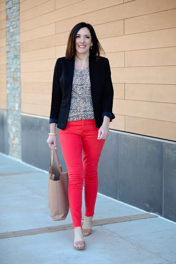 Red Skinny Jeans With Leopard Print Top And Black Blazer Red Skinny Jeans With Leopard Print Top And Black Blazer — Classy Red Pants Outfits