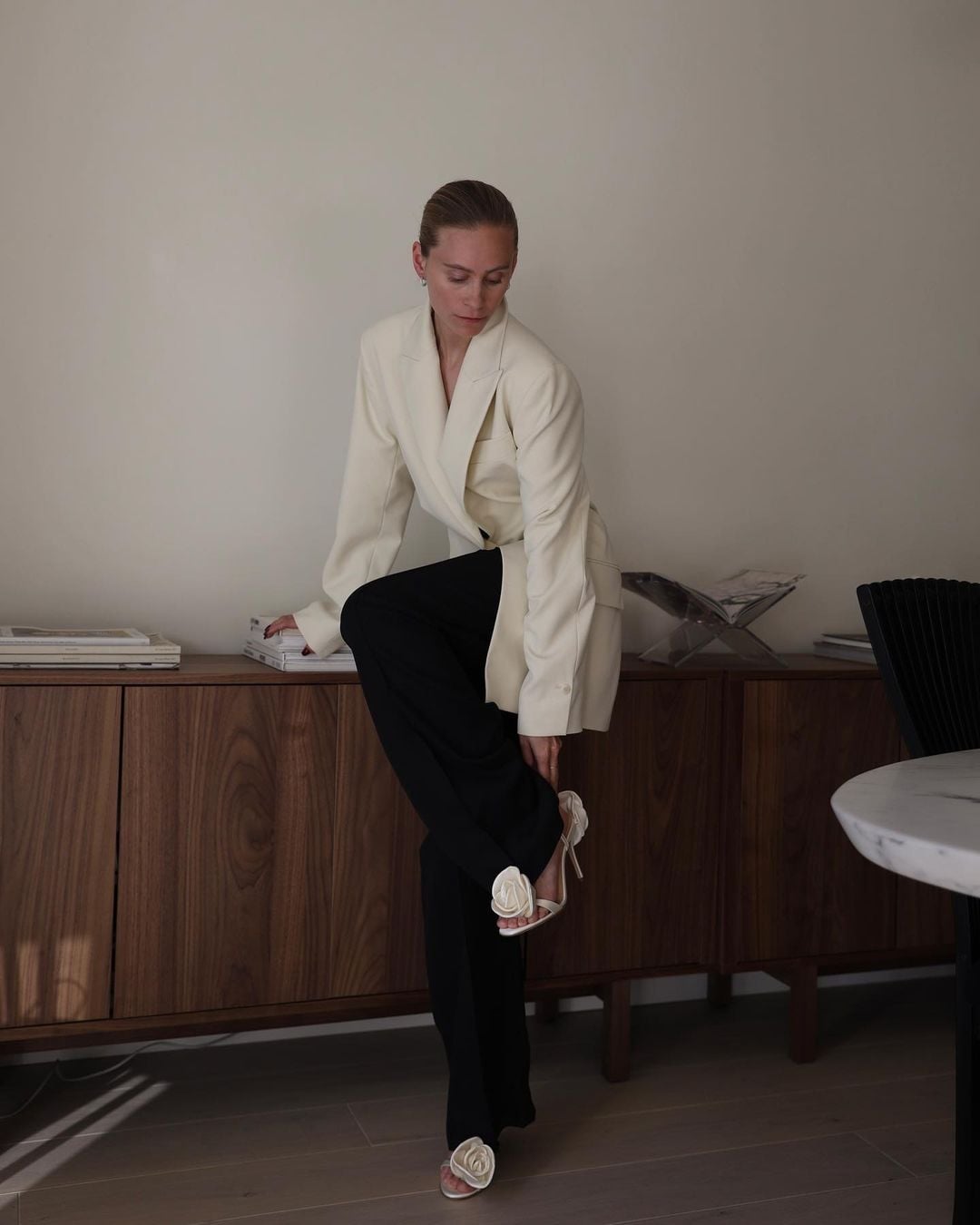 Oversized Cream Blazer and Black Trousers Oversized Cream Blazer and Black Trousers — Classy Restaurant Outfit