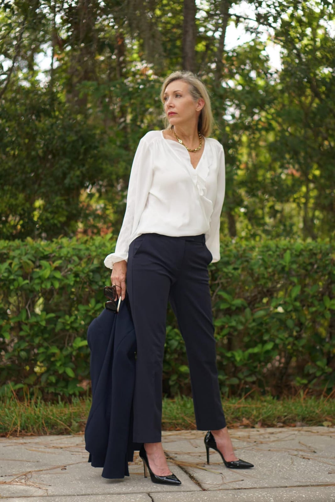 White Silk Blouse and Navy Trousers With Black Pointed-Toe Pumps White Silk Blouse and Navy Trousers With Black Pointed-Toe Pumps — Classy Restaurant Outfit