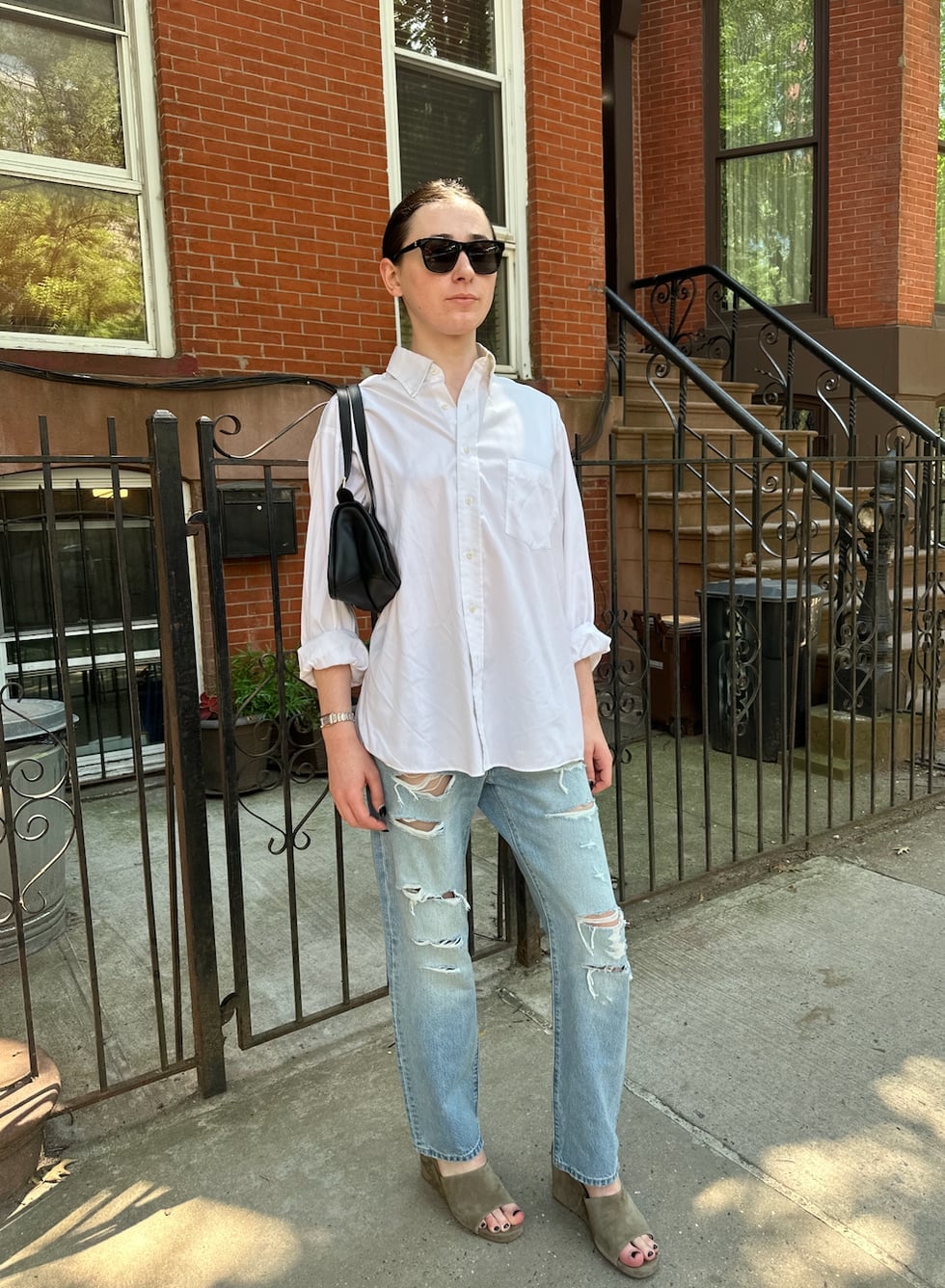 Light Blue Ripped Jeans with Oversized Shirt and Gray Clogs Light Blue Ripped Jeans with Oversized Shirt and Gray Clogs — Classy Ripped Jeans Outfits