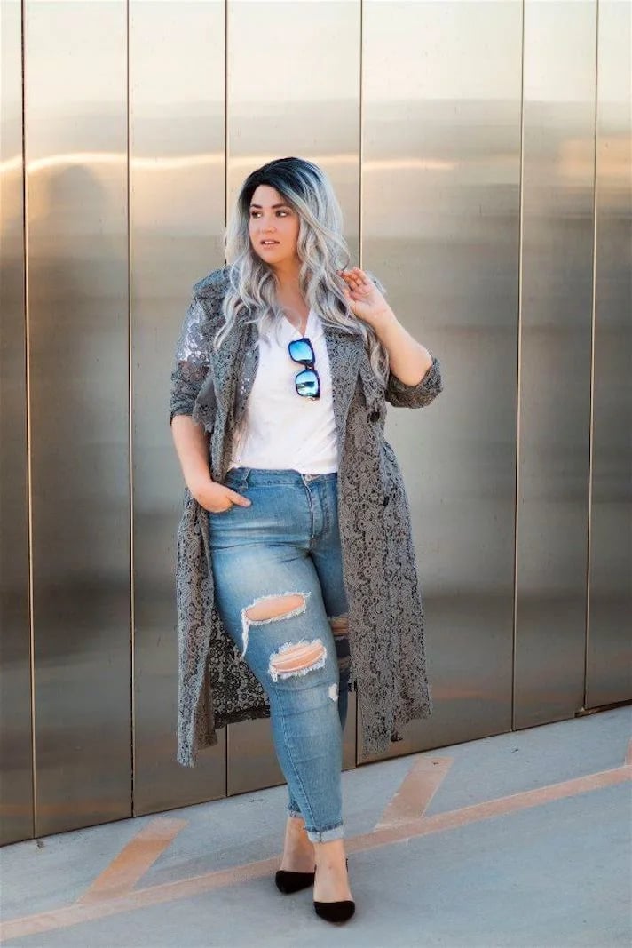 Ripped Light Wash Skinny Jeans with Lace Coat and Pointed Heels Ripped Light Wash Skinny Jeans with Lace Coat and Pointed Heels — Classy Ripped Jeans Outfits