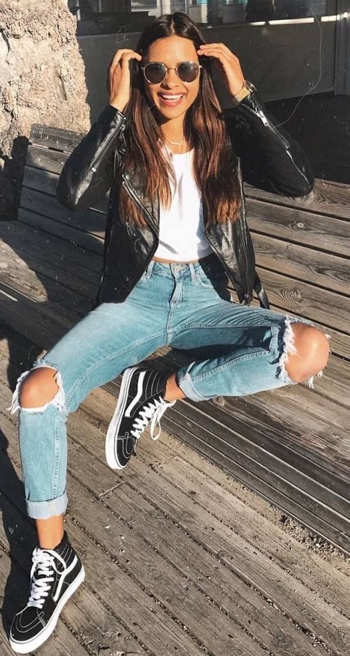 Baggy Ripped Jeans with Leather Jacket and High-Top Sneakers Baggy Ripped Jeans with Leather Jacket and High-Top Sneakers — Classy Ripped Jeans Outfits