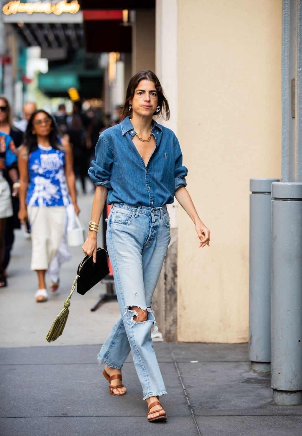 Straight Leg Ripped Jeans with Denim Shirt and Sandals, Close-Up Take Straight Leg Ripped Jeans with Denim Shirt and Sandals, Close-Up Take — Classy Ripped Jeans Outfits