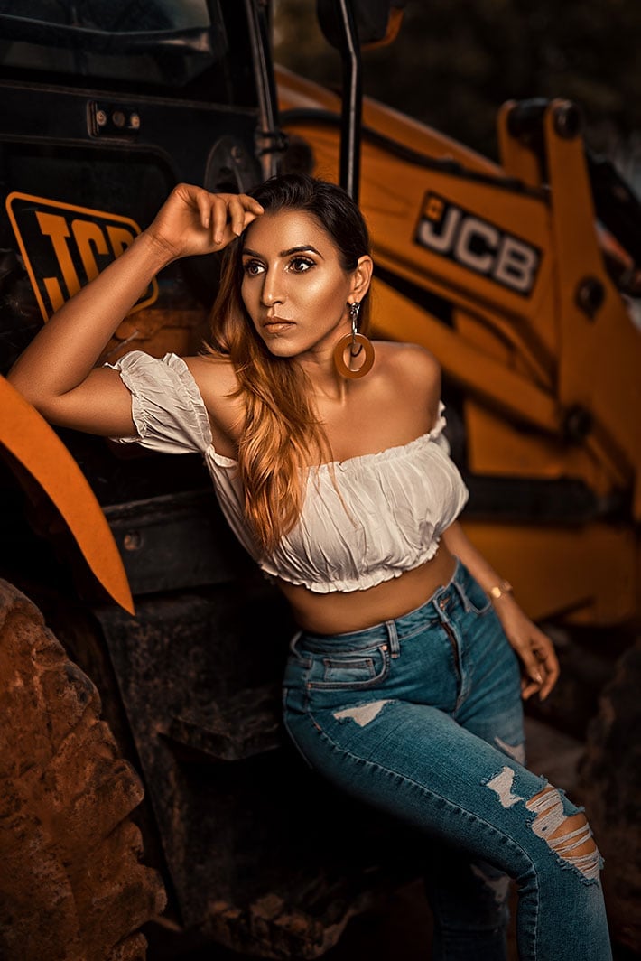 Ripped Blue Jeans with Off-Shoulder Crop Top and Platform Sandals Ripped Blue Jeans with Off-Shoulder Crop Top and Platform Sandals — Classy Ripped Jeans Outfits