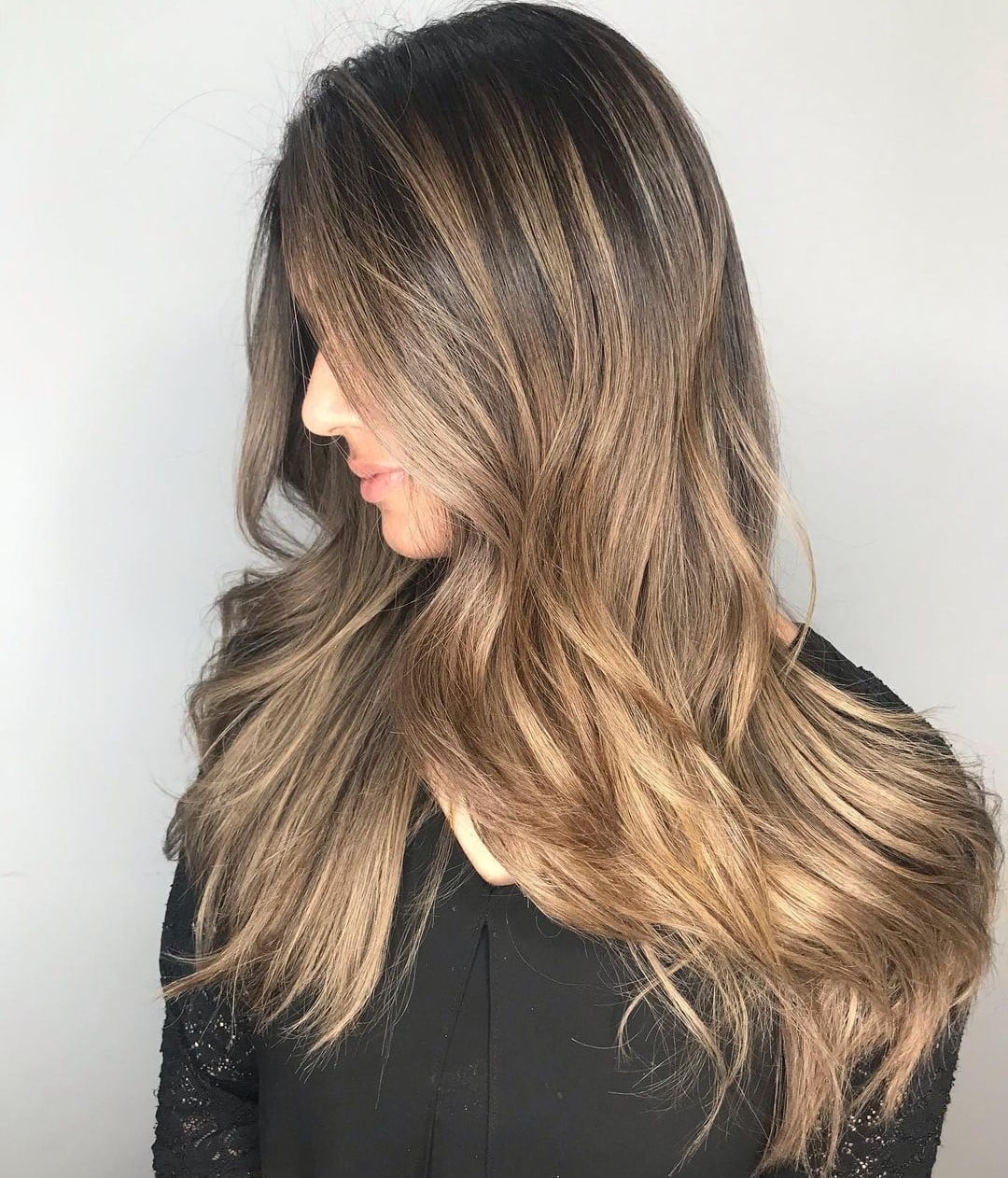 Wavy Dark Brown Hair with Blonde Highlights and Black Top Wavy Dark Brown Hair with Blonde Highlights and Black Top — Classy Shadow Root
