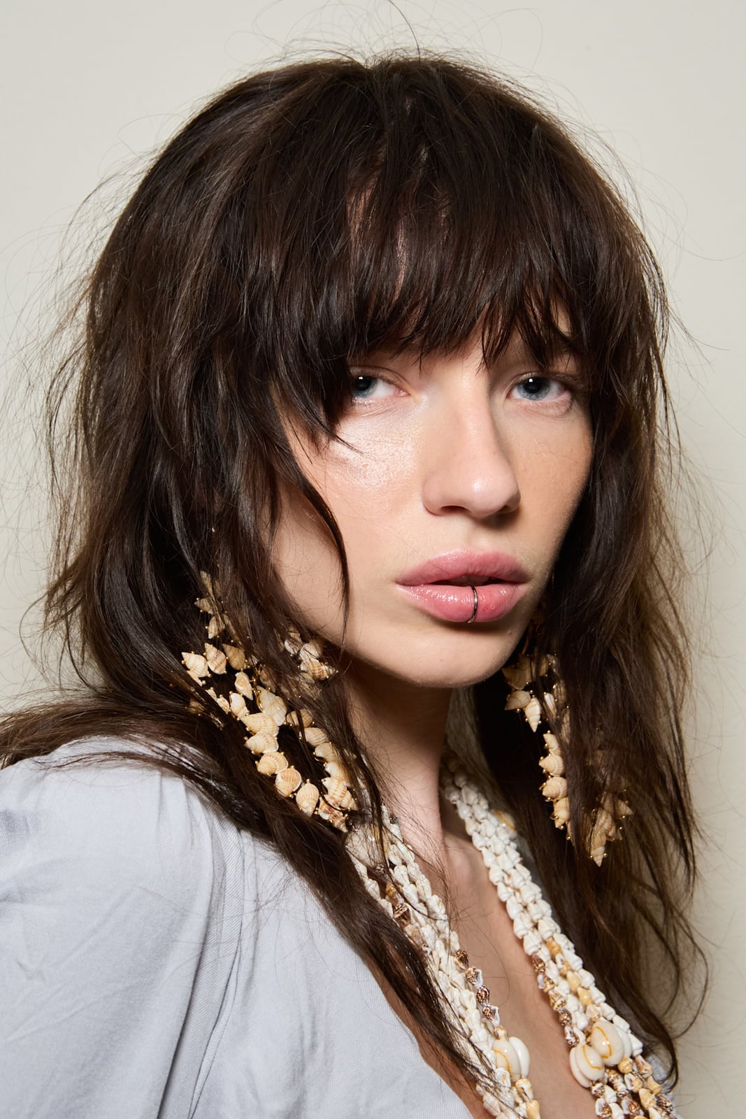 Collarbone Ash Blonde Shag With Wispy Bangs Collarbone Ash Blonde Shag With Wispy Bangs — Classy Shag Hair