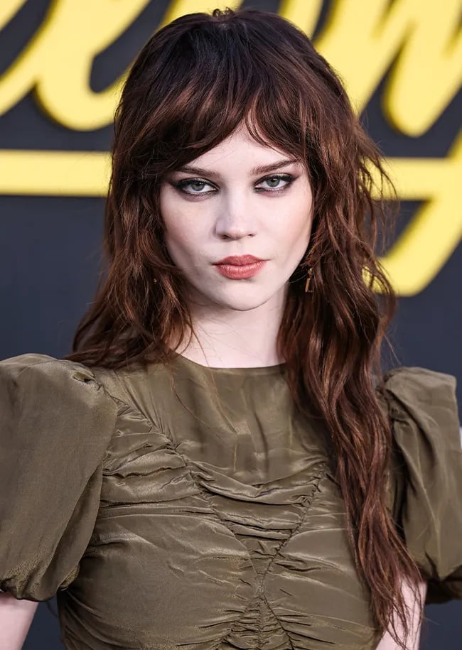 Mid-Back Dark Brown Shag With Curtain Bangs and Loose Waves Mid-Back Dark Brown Shag With Curtain Bangs and Loose Waves — Classy Shag Hair